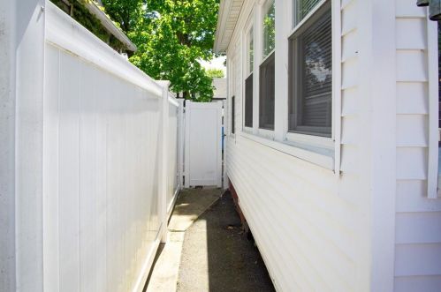 13 Beckside Rd, Providence RI 02911-1010 exterior