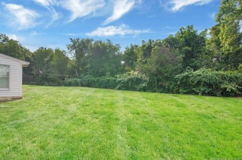 2 Edward Ave, Enfield CT 06082-3703 exterior