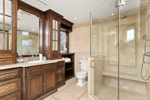 80 Indian Harbor Dr, Greenwich CT 06830-7148 exterior