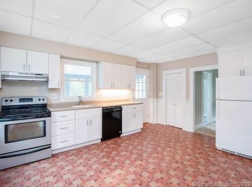 198 Elm St, Wallingford CT 06492-3229 exterior