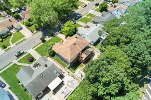 1660 Arkansas Dr, Valley Stream NY 11580-1804 exterior