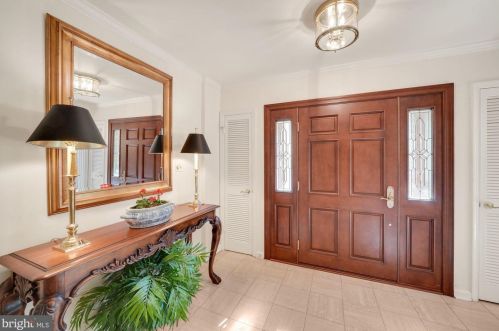 1505 Highwood Dr, Mc Lean, VA 22101-5800