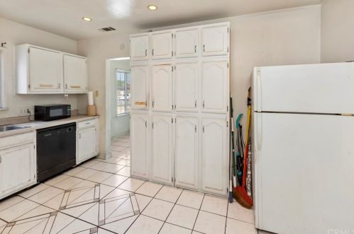 14936 Cerritos Ave, Bellflower CA 90706-2828 exterior