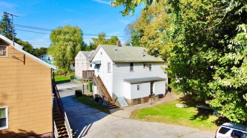 20 8 St, Derby CT 06418-1206 exterior