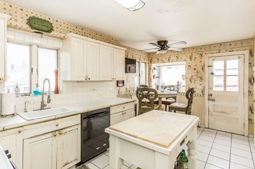 195 Munro Blvd, Valley Stream NY 11581-3439 exterior