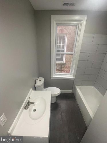 6217 Chestnut, Philadelphia PA 19104-3120 exterior