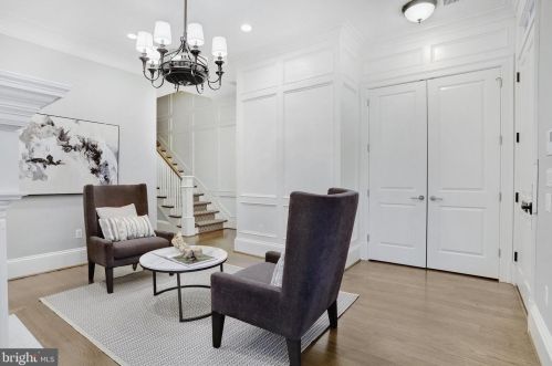 420 3rd St, Washington DC  20003-1930 exterior