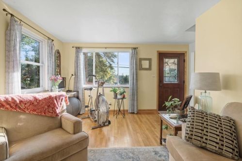 8145 Lindisfarne Dr, Pittsburgh PA 15237-2311 exterior