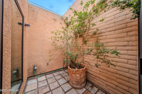 5050 South Regency Cir, Tucson AZ 85711-3043 exterior