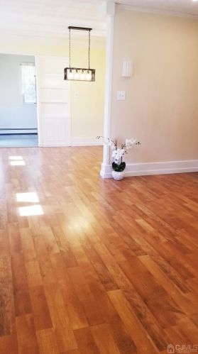 30 Brookville Rd, Edison NJ  08817-4102 exterior