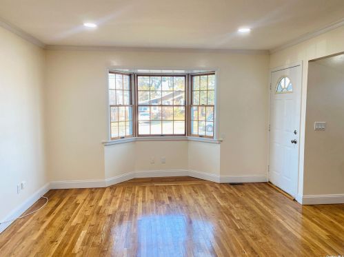 32 Elm St, Central Islip NY  11722-4145 exterior