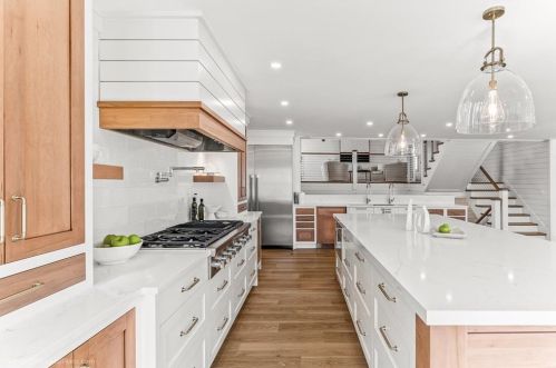 166 Ruggles Ave, Middletown RI 02840-4351 exterior