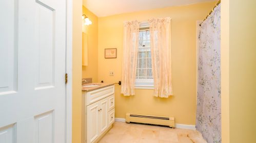 15 Buckingham Dr, Concord NH 03304-5208 exterior