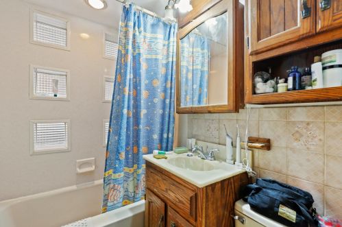 5655 Kenneth Ave, Chicago IL 60646-5907 exterior