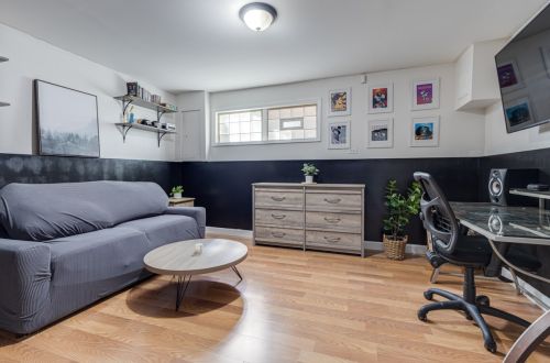 7440 Yates Blvd, Chicago IL 60617-4970 exterior