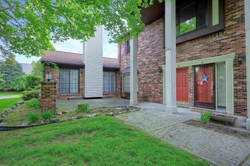 995 Woodlane Dr, Rochester MI 48307-4254 exterior