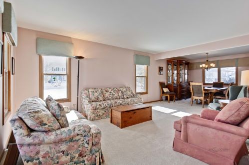 1404 Candlewood Dr, Bull Valley IL 60014-8964 exterior