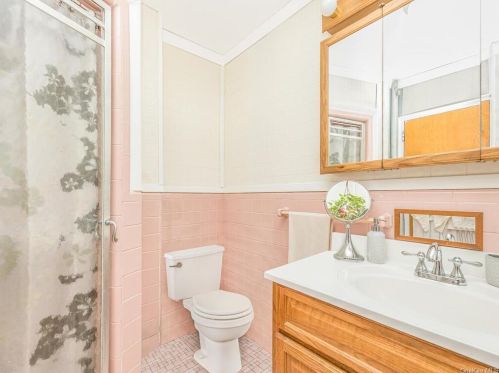 2336 Holland Ave, Bronx NY 10467-8709 exterior