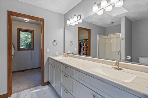 6218 Old Middleton Rd, Madison WI  53705-1040 exterior