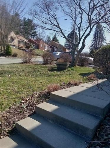 138 Briarwood Dr, Pittsburgh, PA 15235-4301