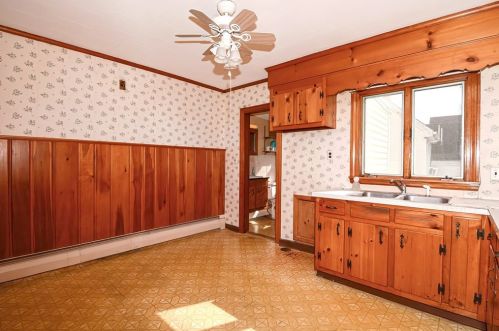 21 Jasset St, Newton MA 02458-1055 exterior