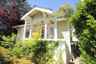 1352 68th St, Seattle WA  98115-6746 exterior