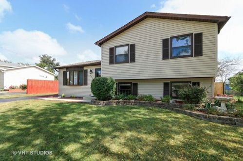 215 Baldwin Ave, Waukegan, IL 60085-3201