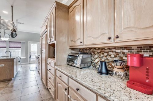 3836 Granbury Dr, Dallas TX 75287-4931 exterior