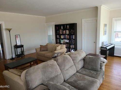 455 Lovell St, Kalamazoo MI 49007-4635 exterior