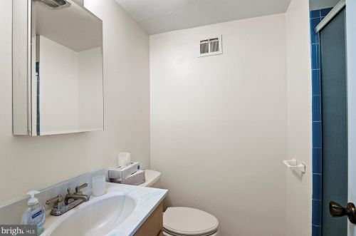 7907 Ivymount Ter, Rockville MD 20854-3753 exterior