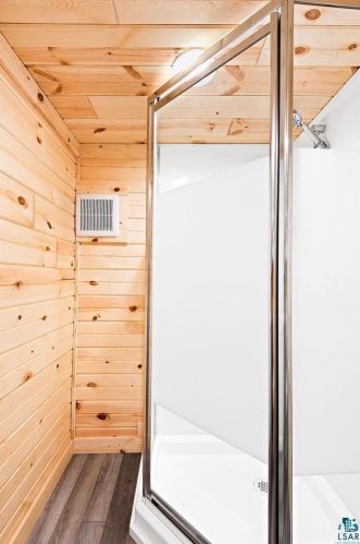 11 3 St, Duluth MN 55805-1727 exterior