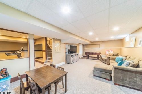 2 Arrowsmith Dr, Bridgewater NJ  08807-3801 exterior