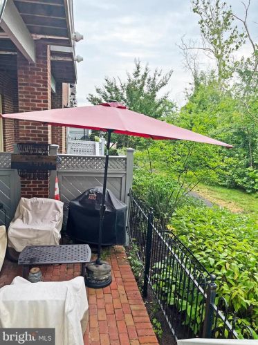 18 Alexander St, Alexandria VA  22314-3869 exterior