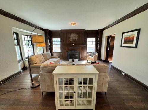 3225 Hackett Ave, Milwaukee WI 53211-3140 exterior