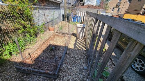 1420 Rosemont Ave, Chicago IL  60660-1320 exterior