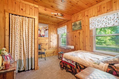 224 Elizabeth St, Sylvan Beach MI 49461-1311 exterior