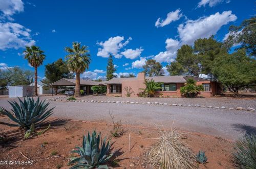 5923 Seneca St, Tucson, AZ 85712-3007
