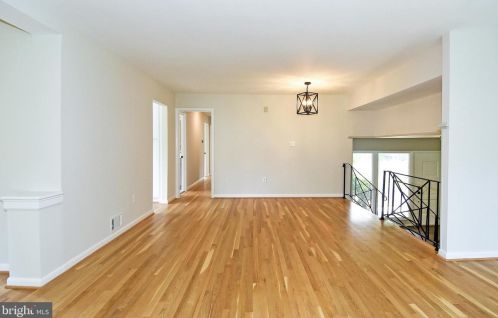 2879 Glenora Ln, Rockville MD 20850-3055 exterior