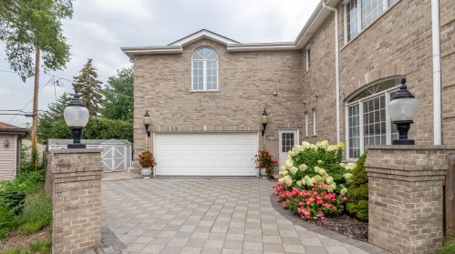 8292 Ainslie St, Chicago, IL 60706-3068