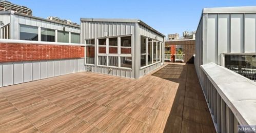 2 Vela Way, Edgewater NJ 07020-1564 exterior