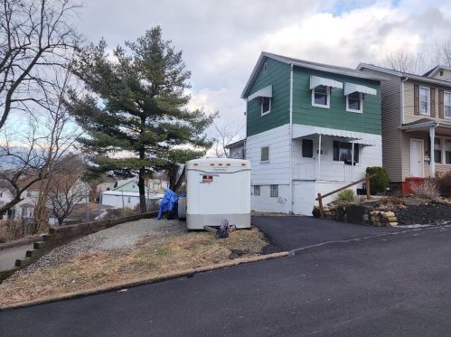 5737 Ollie St, Pittsburgh, PA 15207-2252