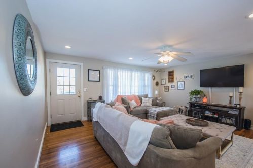 23 Concord Dr, Middletown RI 02842-5251 exterior