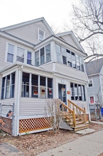 104 Cambridge St, Springfield MA  01109-3006 exterior