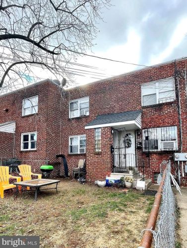 233 Grand Ave, Camden NJ 08105-2151 exterior