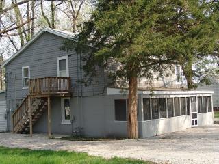 1004 Carroll Ave, Urbana, IL 61802-2187