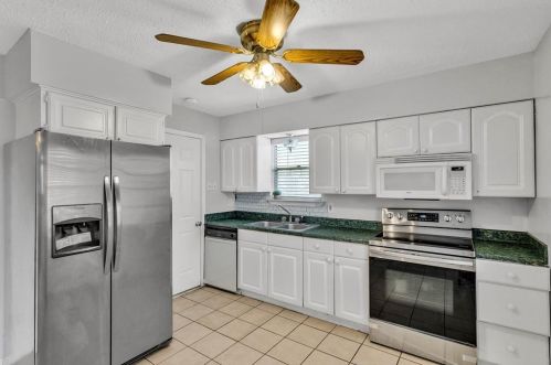 4013 Rainier St, Irving TX 75062-7208 exterior