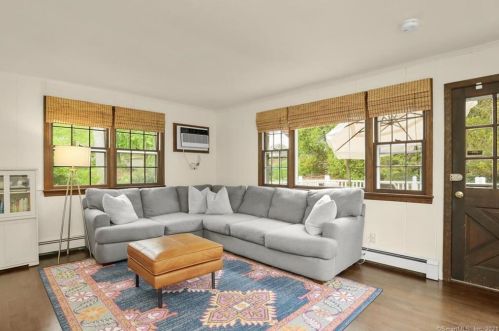 10 Ledgewood Dr, Norwalk CT 06850-1821 exterior