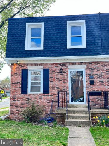 2 Groves Ave, Alexandria VA  22305-2507 exterior