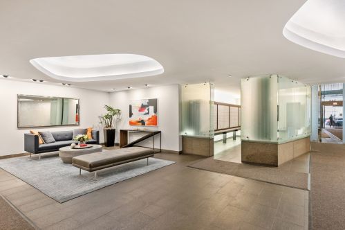 240 Illinois St, Chicago IL  60611-5063 exterior