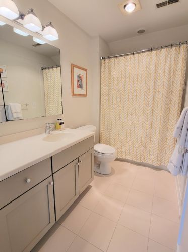 5525 Berkeley Blvd, Milwaukee WI 53217-5139 exterior